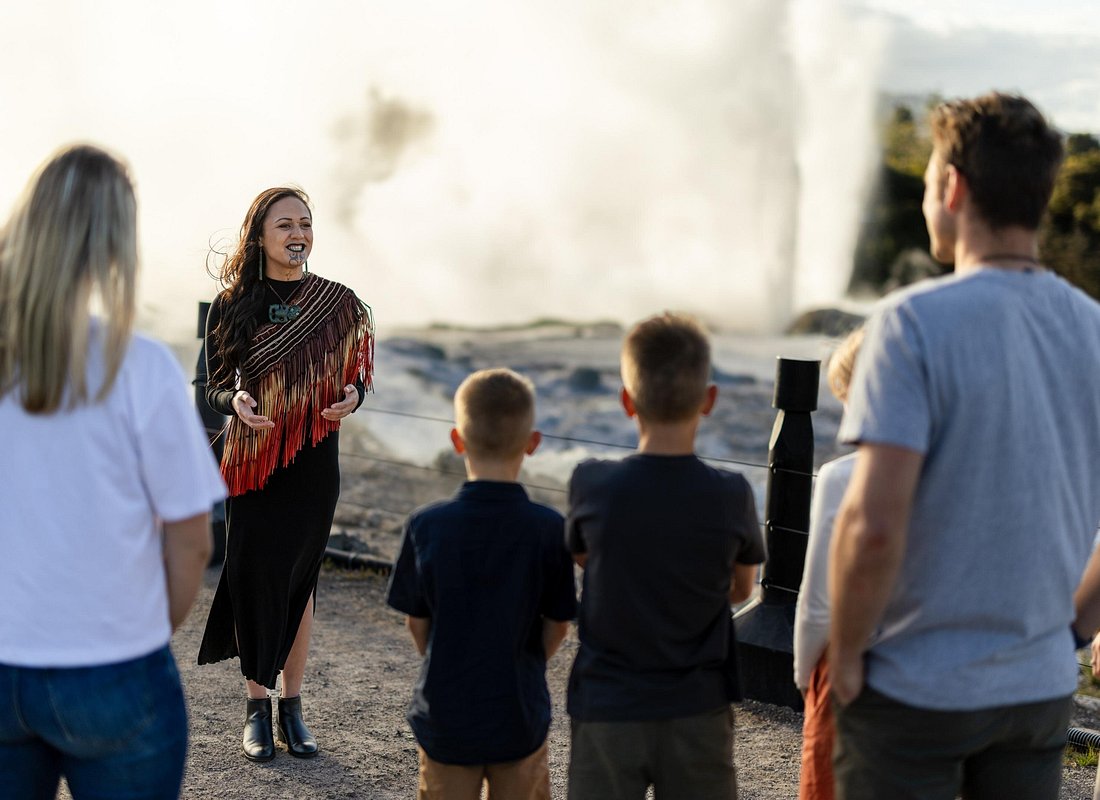 7 Hours Te Puia Rotorua Tour from Tauranga with Concert